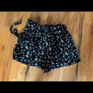 American Eagle high waisted black floral print shorts size M